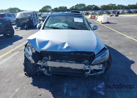 2016 Mercedes-Benz C 300 из США, поврежденный, VIN 55SWF4KB6GU098332